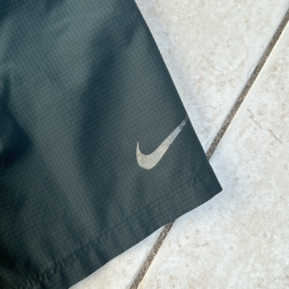 Nike soul cycle green mens shorts size medium - Picture 3 of 8